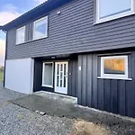 Detached House With 4 Bedrooms In A Quiet Child-friendly Area *