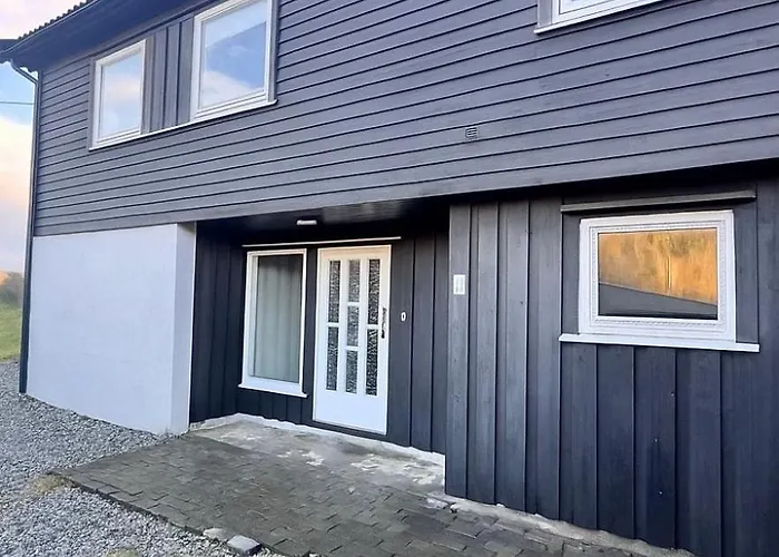 Detached House With 4 Bedrooms In A Quiet Child-friendly Area *